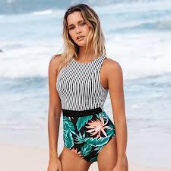 Green Striped And Leafy‎ One-piece Swimsuit Bathing Suit NWT Size XL - Picture 3 of 3